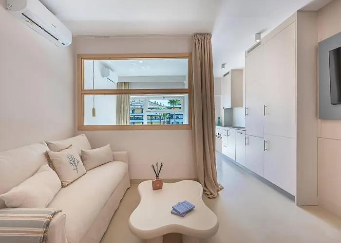 Stylish In Golden Mile At 300m From The Appartement